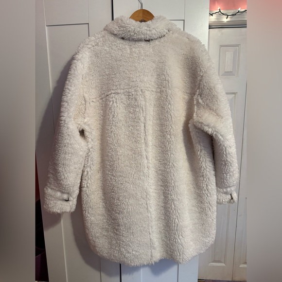 Free People oversized faux fur teddy jacket. Size Large. Worn once. - Picture 10 of 13